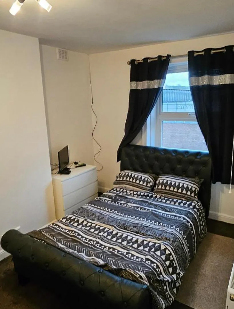 The Luxe - Entire House Hotel Huddersfield Guest house