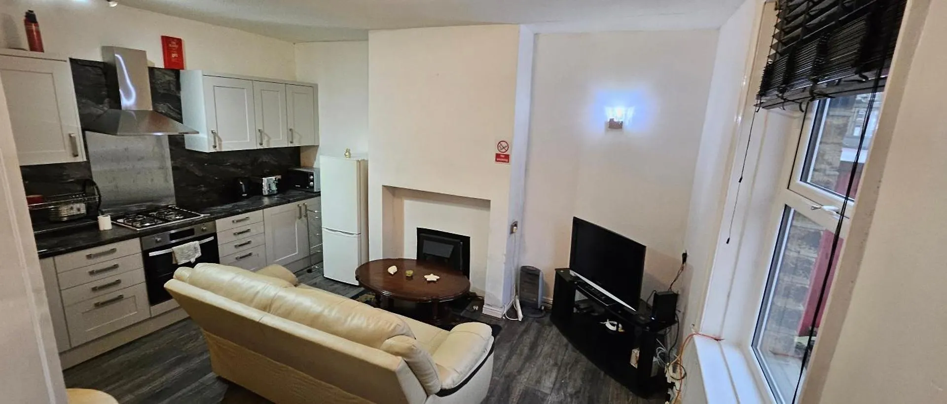 The Luxe - Entire House Hotel Huddersfield